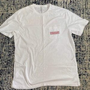Vineyard vines logo tee